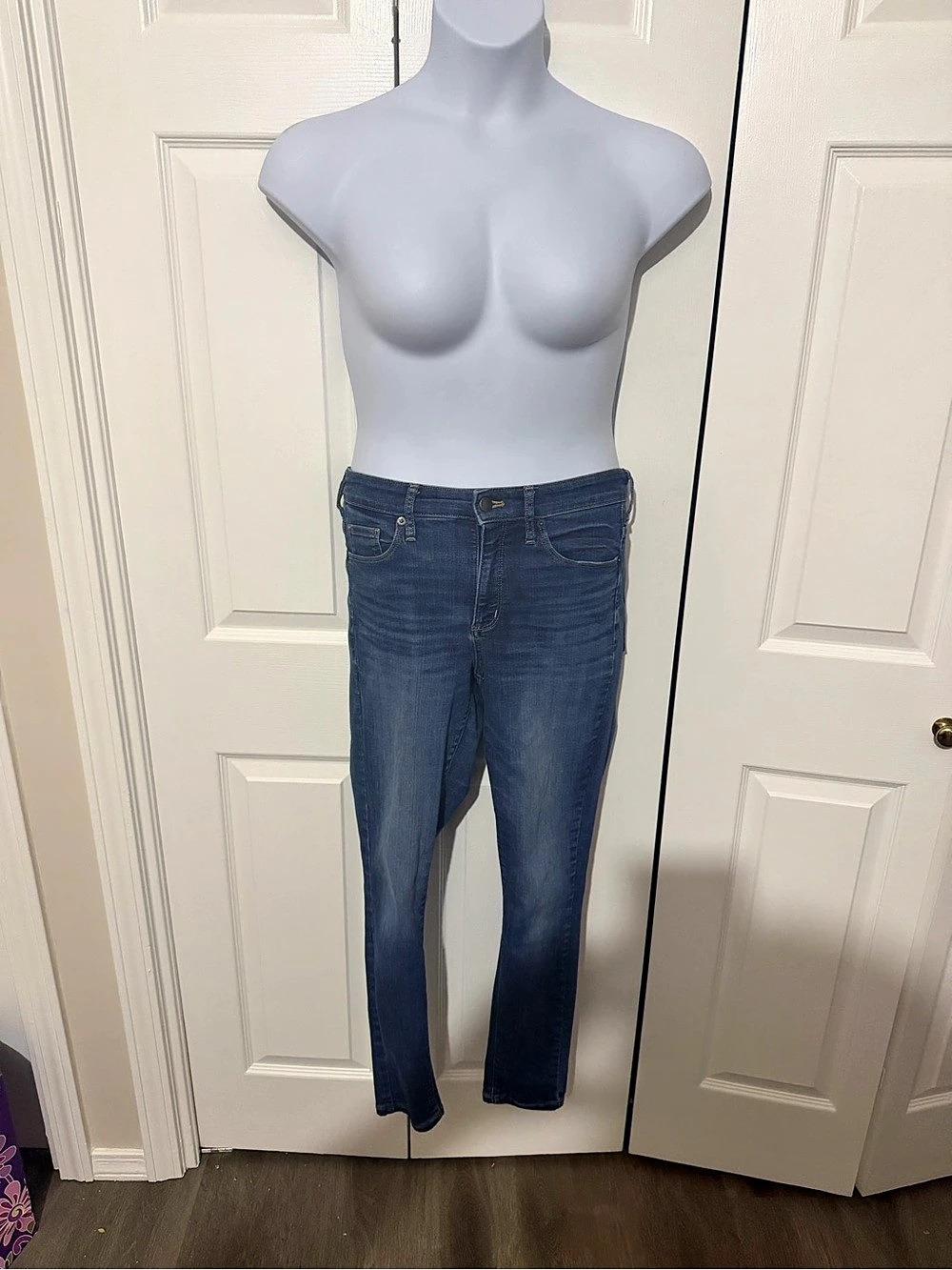 Universal thread Women's Blue Jeans Like New 6/28r